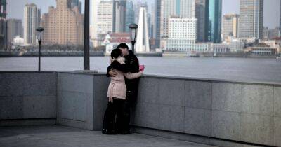 Неделя на "влюбиться": китайских студентов отправляют на специальные каникулы