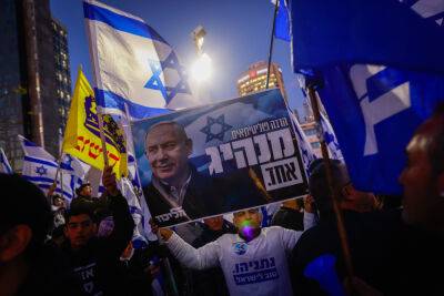 Около 30,000 на проправительственной демонстрации в Тель-Авиве, фейерверки на трассе Аялон