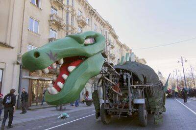 В выходные на улицы Вильнюса снова выкатится Динозавр снова