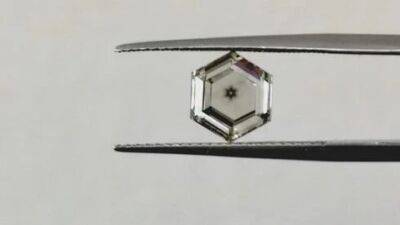 В Рамат-Гане показали еврейский алмаз - единственный в мире в форме магендавида
