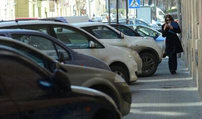 Жителей Львова призывают присылать фото нарушений правил парковки – штрафы обещают направить в поддержку ВСУ