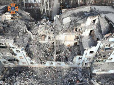 Число погибших в результате российского обстрела дома в Запорожье возросло до семи человек – ГСЧС