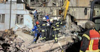 Из-под завалов в Запорожье извлекли тела еще трех человек: количество жертв возросло до 10, среди них ребенок (ФОТО)
