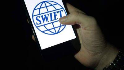 Шарль Мишель - Евросовет заявил о технической возможности отключенных от SWIFT банков осуществлять трансакции - smartmoney.one - Россия - Украина - Белоруссия - Ляйен - county Swift