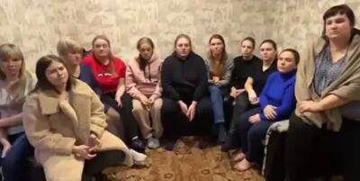 "Какого черта поперлись?": в РФ жены "мобиков" молят спасти мужей, видео