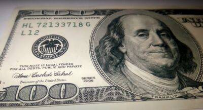 Доллар в обменниках трясет не по-детски: что будет с курсом валюты дальше