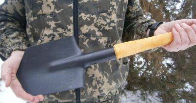 Солдат РФ заставляют штурмовать бетонные укрепления с лопатами, — британская разведка