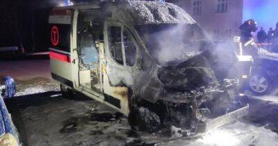 В Польше подожгли машины скорой помощи, которые должны были передать Украине (фото)