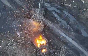 Дроны украинской 72-й бригады уничтожают российские танки