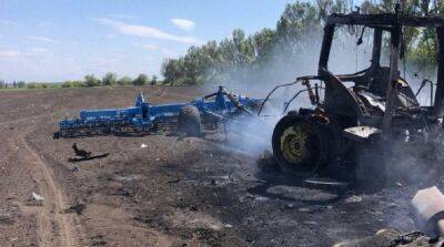 В Херсонской области на взрывчатке подорвался трактор: есть погибший