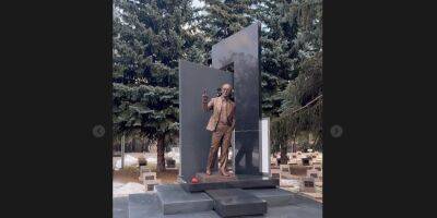Памятник Геннадию Кернесу установили в Харькове (видео)