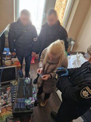 70-летняя мошенница из Харькова помогала взламывать счета украинцев – полиция