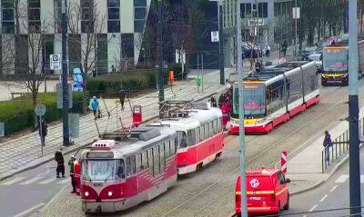 В Праге внимательные полицейские потушили трамвай: видео