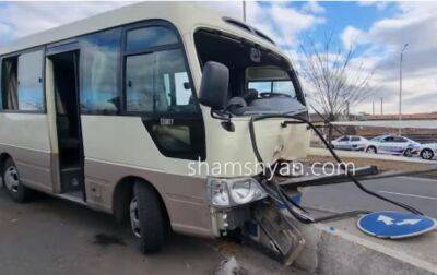 Автобус армянского правительства попал в ДТП