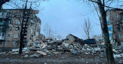 Армия РФ нанесла авиаудар по жилому дому в Авдеевке: уничтожен целый подъезд (фото)