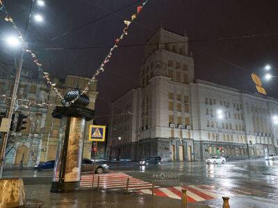 В Харькове зажгли фонари. Реакция была такой, будто город празднует победу. Все шумели, звонили родным, снимали улицу на телефон. Люди выходили и кричали "Ура!" и "Слава Украине!"