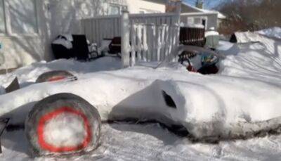 Финские болельщики построили машину Ф1 из снега