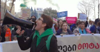 "Женщины против контроля": в Грузии 8 марта начались марши против закона об иноагентах (видео) - focus.ua - Россия - Украина - Грузия - Тбилиси - Tbilisi - Протесты - Парламент