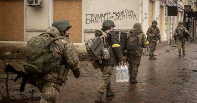 "Город почти разрушен": журналисты рассказали, почему битва за Бахмут важна для РФ и Украины