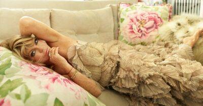 Голди Хоун снялась для обложки глянца и рассказала, как проспала свой единственный "Оскар"