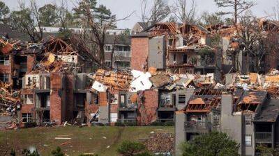 Убийственные торнадо в США: есть разрушения и жертвы - фото