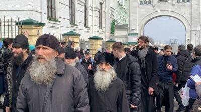У Киево-Печерской лавры проходит митинг против УПЦ МП: что известно