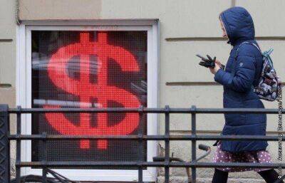 Рубль меняется слабо к доллару и юаню на старте торгов на Московской бирже