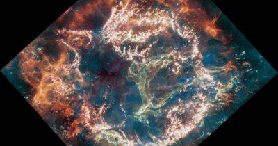 Телескоп Уэбб нашел "Зеленого монстра": он прячется в 11 тыс. световых лет от Земли (фото)