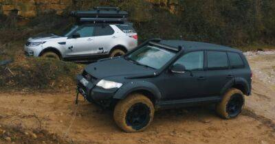 Volkswagen Touareg сравнили с Land Rover Discovery на бездорожье (видео)