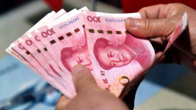 В очереди за юанем: с чем связан дефицит китайской валюты