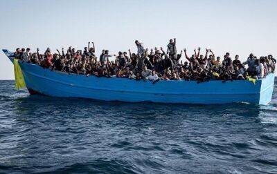 У Середземному морі тоне судно із 400 мігрантами | Новини та події України та світу, про політику, здоров'я, спорт та цікавих людей