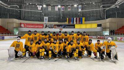 Теперь за медали поборются молодые хоккеисты Литвы