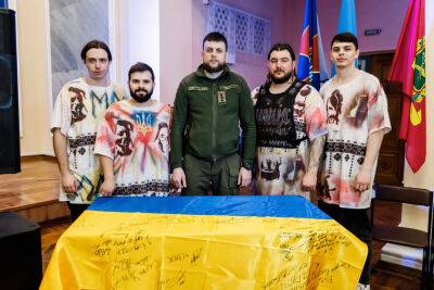 Авторы «Доброго вечора, ми з України» стали амбассадорами бригады «Спартан»
