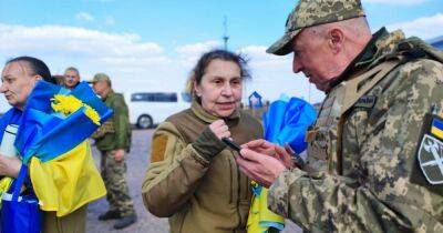 Украина вернула домой из плена более ста военных (ФОТО, ВИДЕО)