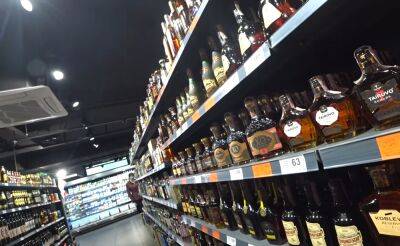 Почти в два раза: перед Пасхой Кабмин резко повысил цены на алкоголь и сигареты