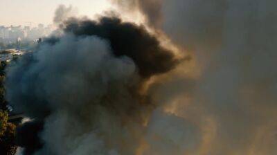 Пожар на Крещатике: центр Киева в дыму, съехались спасатели