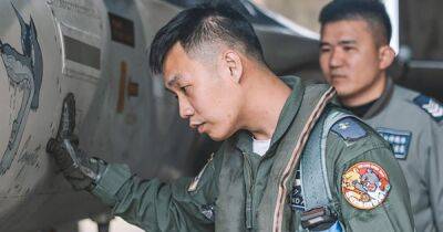 "Медведь бьет Винни-Пуха": нашивка для летчиков ВВС Тайваня становится вирусной (фото)