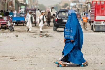 Афганским женщинам запретили работать с ООН, что ставит под удар оказание гуманитарной помощи
