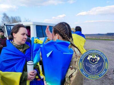 "Как хорошо посмотреть вверх". Пограничники показали, как украинцы встречали освобожденных пленных