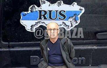 Россиянина в Минске задержали за бело-сине-белую наклейку на машине