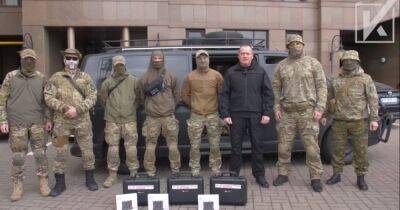 "Врагу нигде не скрыться", — "Украинская команда" передала защитникам разведывательные дроны