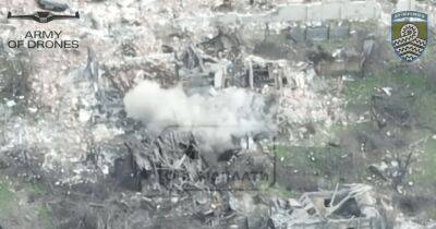 Бойцы ВСУ ударили по укрытию с оккупантами украинским дроном-камикадзе "Пегас" (видео)