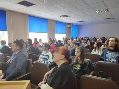 Идеолог Олесь Доний провел презентацию концепции «25 ступеней» в учебных заведениях Ирпеня