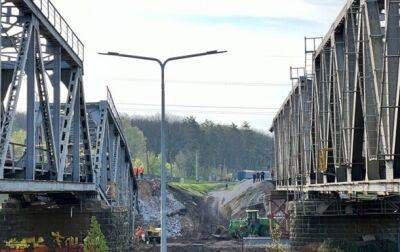 Мост через реку Ирпень полностью восстановлен - УЗ - korrespondent.net - Россия - Украина - Киевская обл.