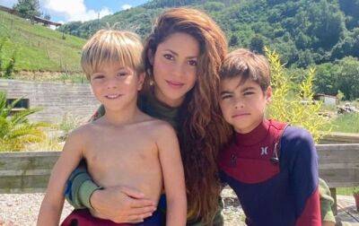 Шакира пожаловалась, что журналисты не дают ее детям покоя