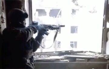 Невероятное везение: пуля прошла в нескольких сантиметрах от шлема украинского бойца