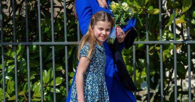 Кейт Миддлтон - святой Георгий - принцесса Шарлотта - Платье, пальто и голубые колготки. Образ принцессы Шарлотты на Пасху стал популярен в Сети - focus.ua - Украина