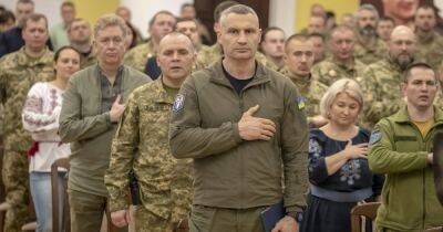 Кличко вручил награды бойцам киевского батальона ТРО ВСУ