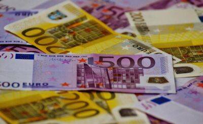 Евро второй день подряд дорожает на 6 копеек. Официальный курс валют