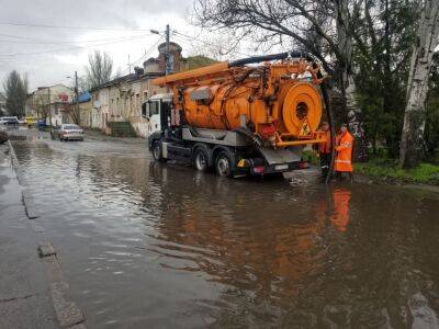 Улица и площадь затоплены в Одессе после ночного дождя | Новости Одессы